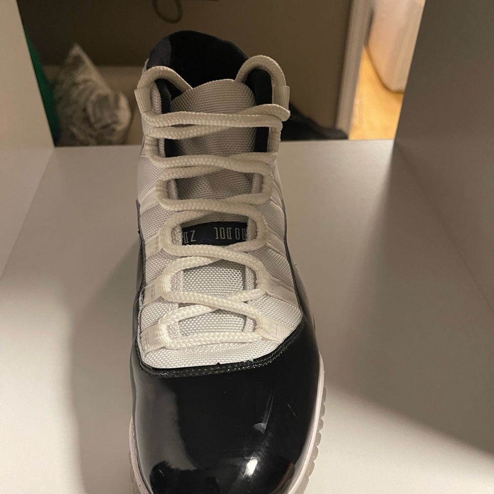Nike Air Jordan XI 11 Retro Concord 2018 Men’s Size 9.5 White Black 378037-100 - Picture 10 of 12